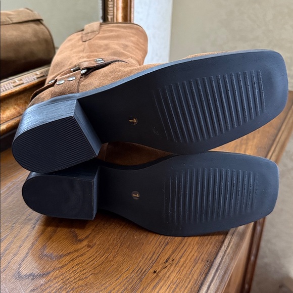 Steve Madden Ruskin Suede Women’s Distressed Boots. Color: Chesnut. Size 7. - Picture 9 of 13